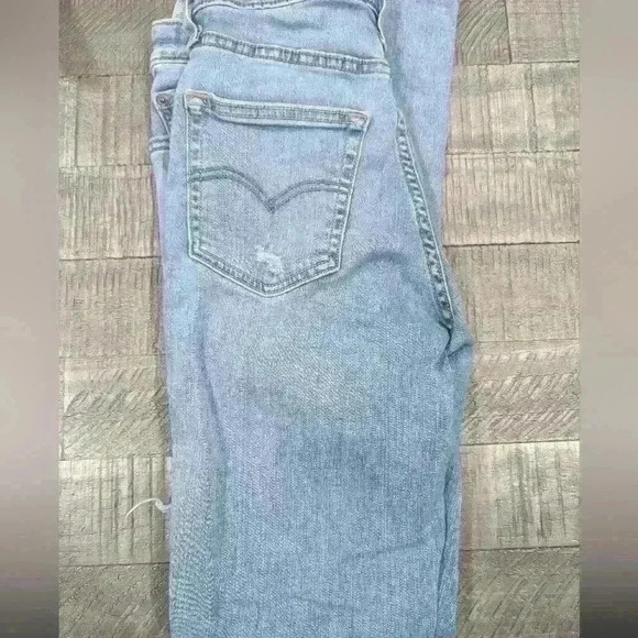 Women's Levi Strauss distressed‎ jeans - Picture 5 of 6